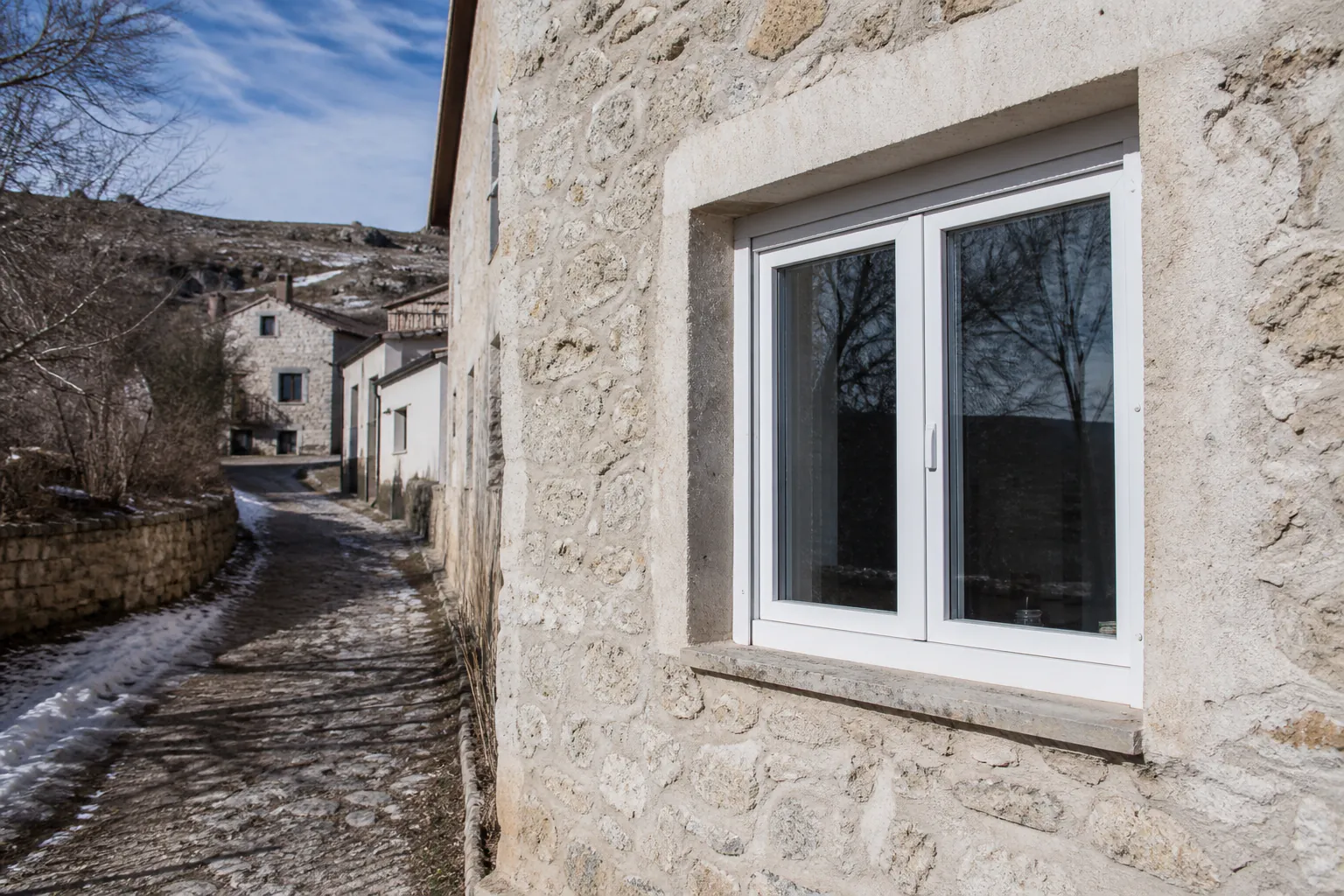 Ventanas de PVC adaptadas a otro entorno residencial de Cuenca